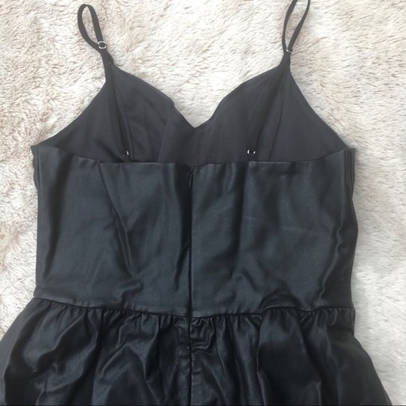 Forever 21 Women’s Faux Leather Dress Size Large - Picture 7 of 8